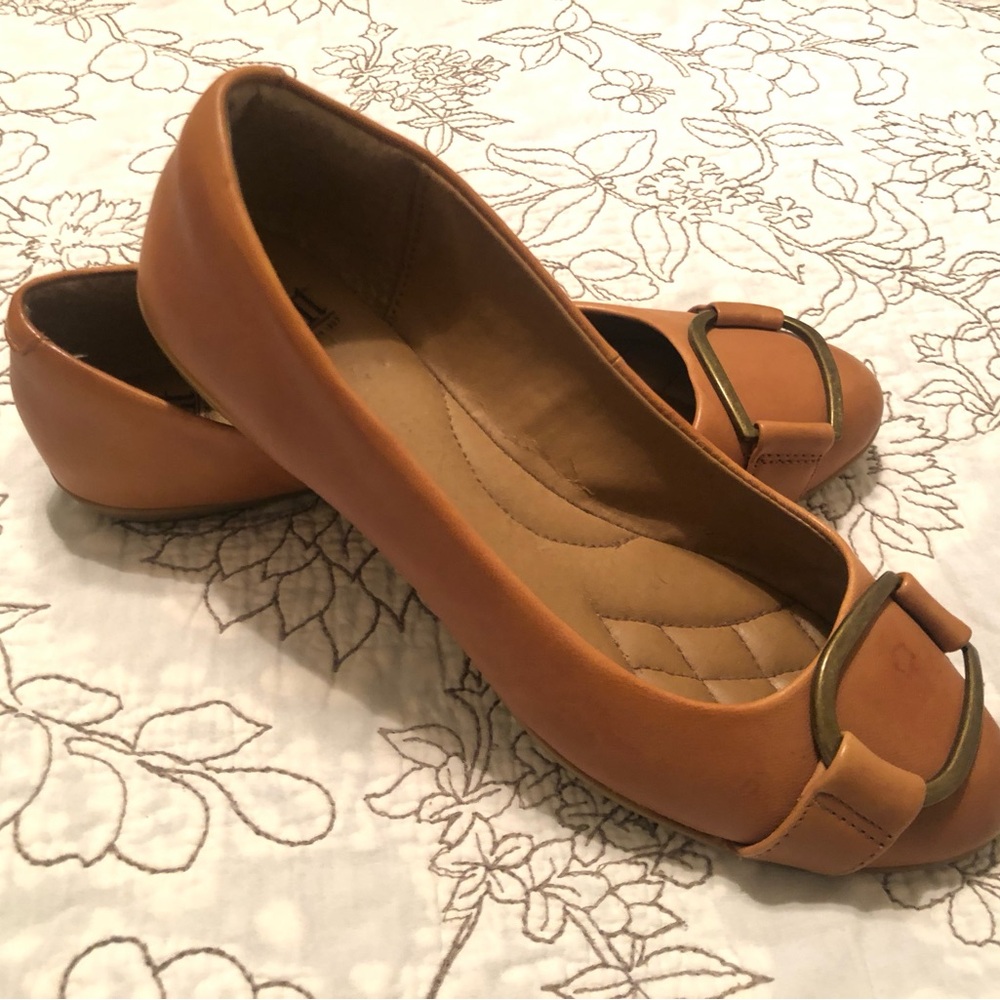 Stylish Tan Flats Women Shoes - Picture 2 of 7